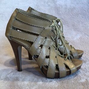 Strappy lace up sandal JLO vibes